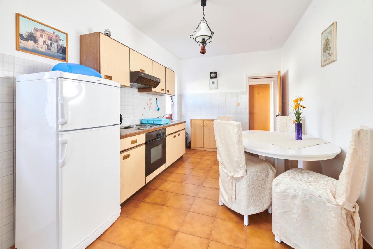 Haus Ana Apartment โปเรช ภายนอก รูปภาพ
