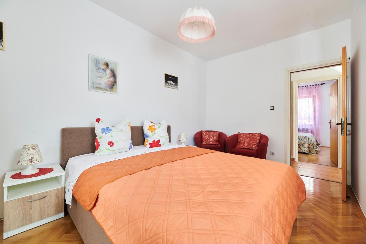Haus Ana Apartment โปเรช ภายนอก รูปภาพ