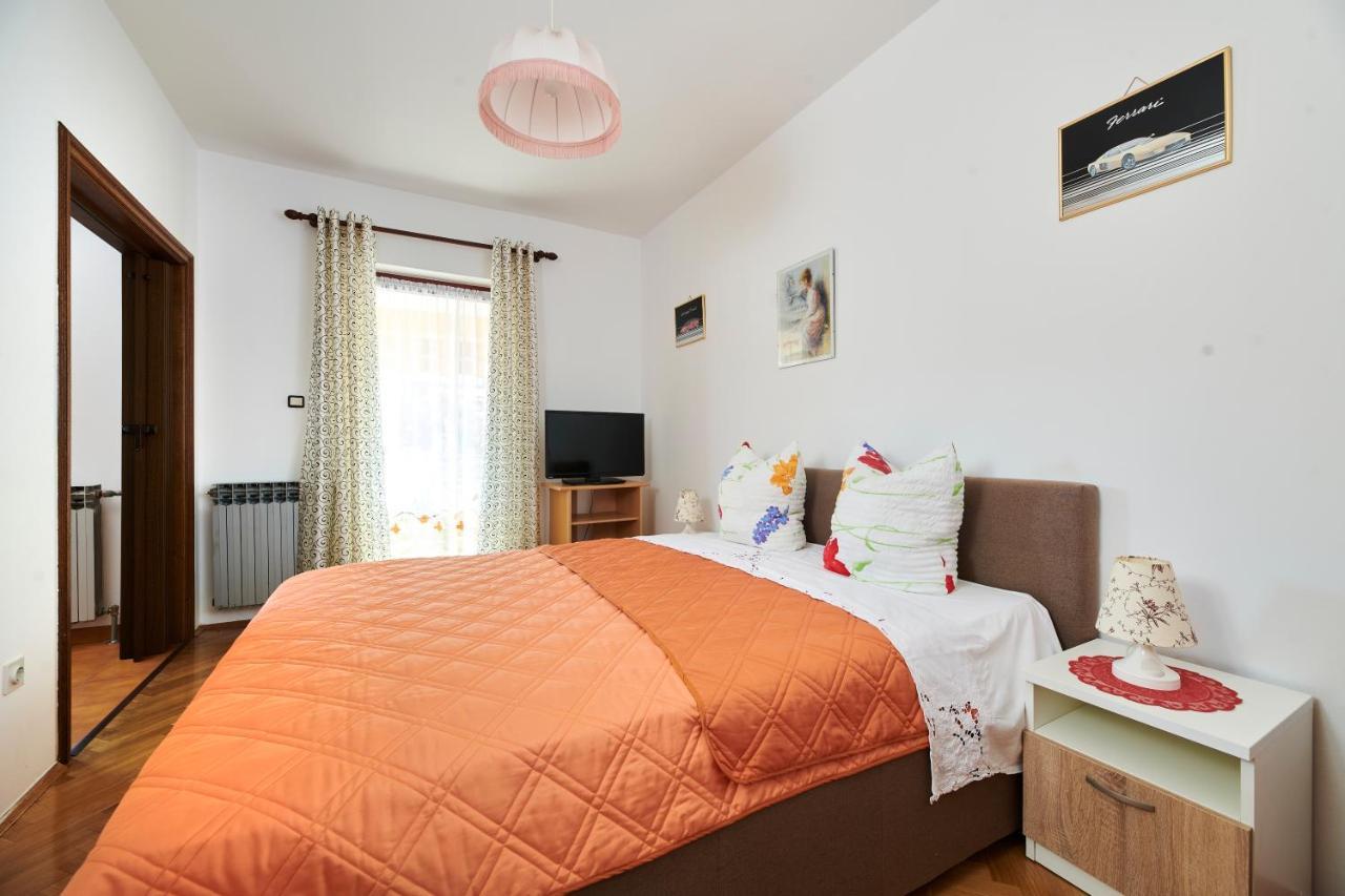 Haus Ana Apartment โปเรช ภายนอก รูปภาพ